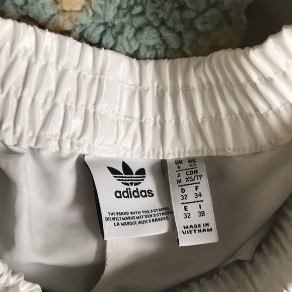 Like new adidas shorts - Picture 4 of 5